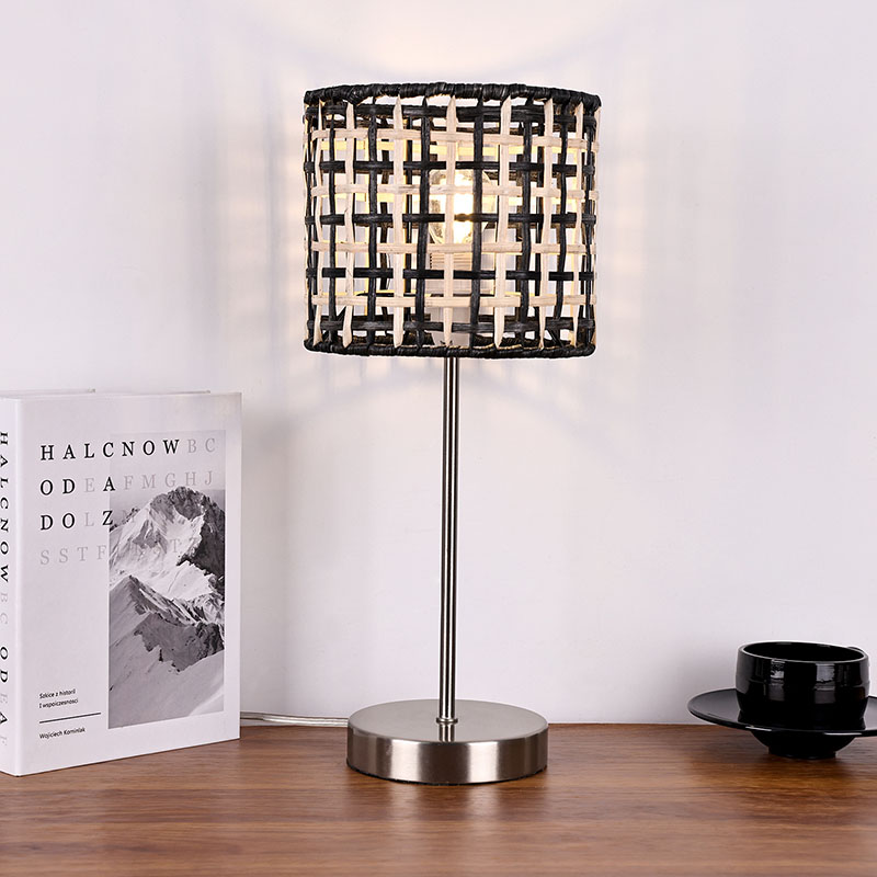 Bamboo Weave Bordslampa med metallfot